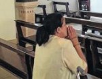Umfassende Religionsfreiheit gibt es in Jordanien nicht. Dennoch genießen die Christen des Landes vollständige Kultusfreiheit: Im Bild eine Beterin in der Kirche Unserer Lieben Frau vom Frieden bei Amman, die Papst Benedikt 2009 besucht hat.