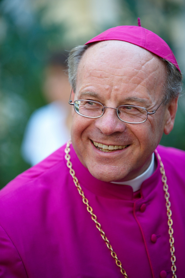 Bischof Vitus Huonder wohnt bei der Piusbruderschaft | katholisch ...